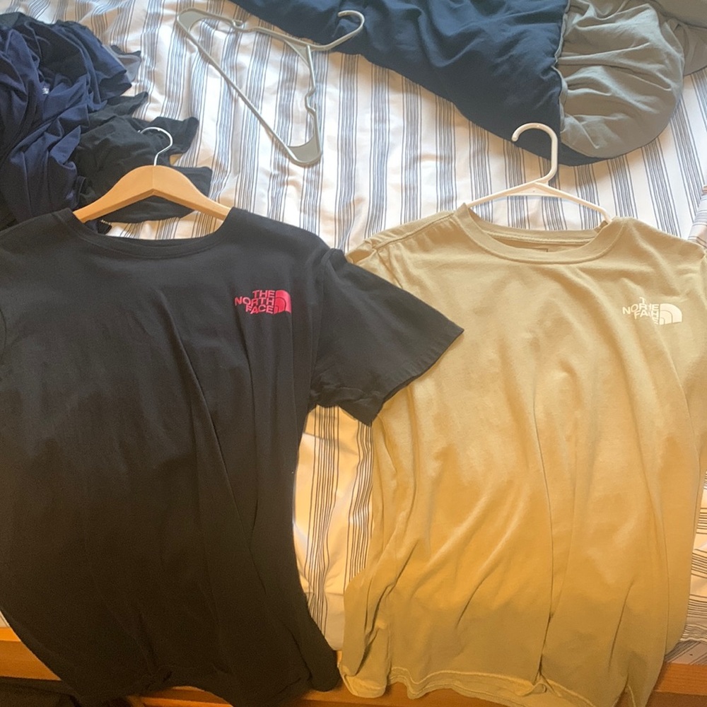 2 North face shirts